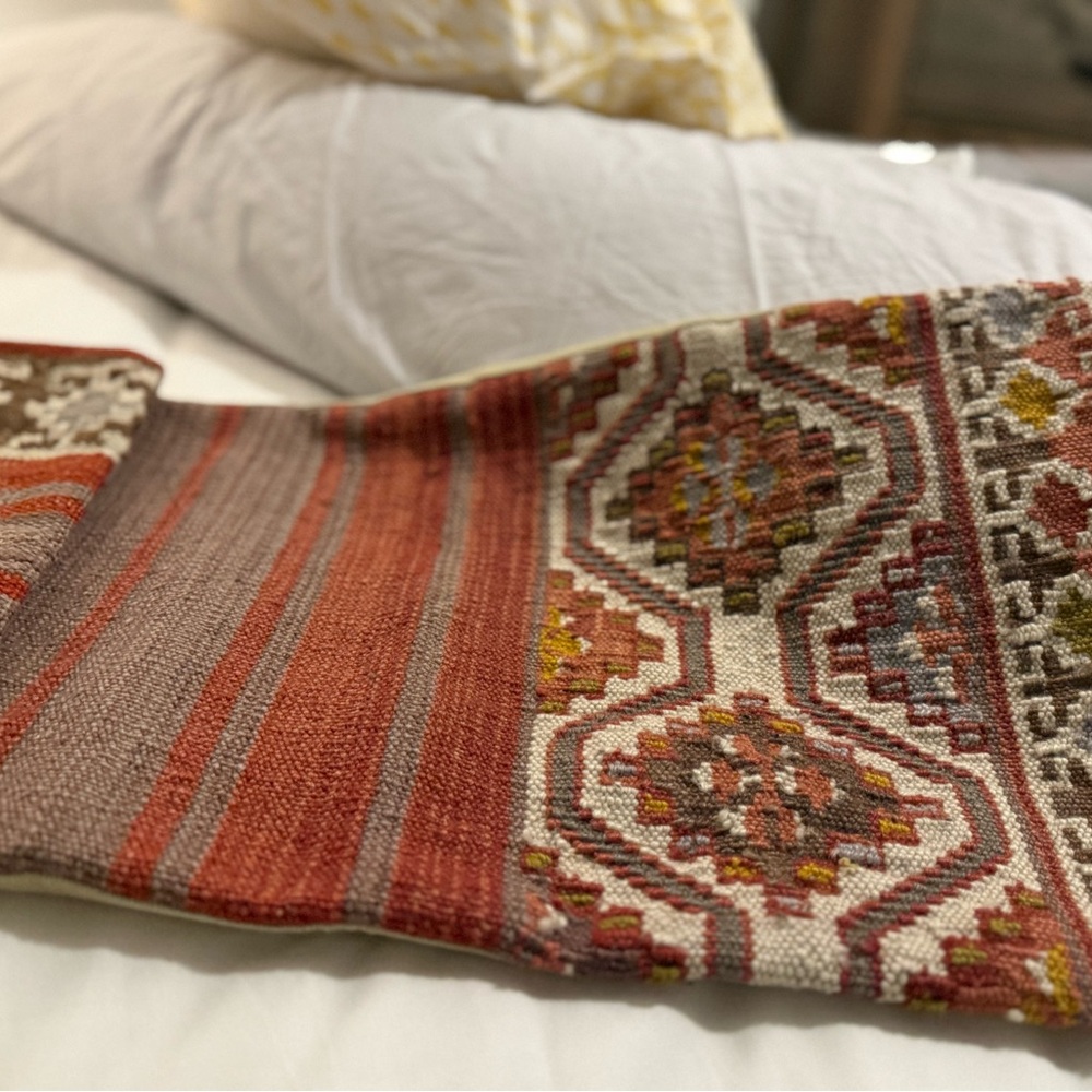 Pottery Barn Vintage Mahal Wool Lumbar Kilim Pillow Cover, 12 X 24, 2009 - Picture 2 of 6